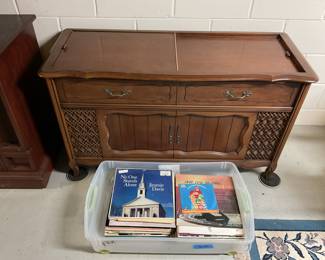 Magnavox console radio / record player