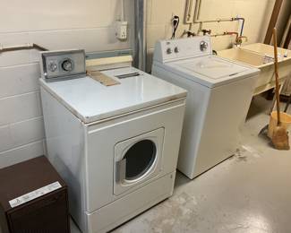 Washer and gas dryer by Estate. Older but working good per family.