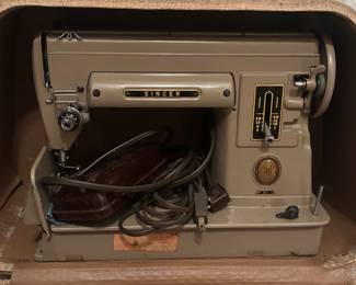 Singer sewing machine with case