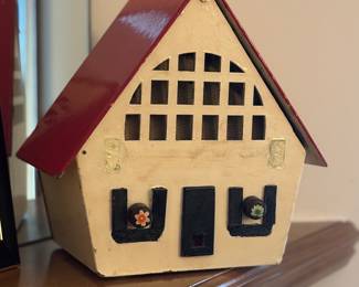 Rare antique bird house tube radio