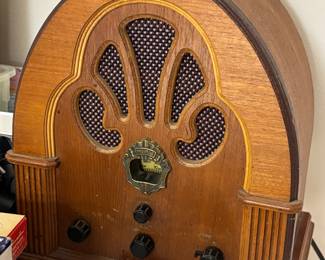 Reproduction antique radio