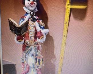 Skinny Lenox Snowmen / women. HiBid link: https://modestlambestatesales.hibid.com/