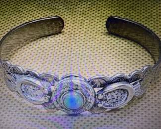 Silver cuff. HiBid link: https://modestlambestatesales.hibid.com/