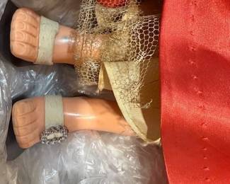 High heels. HiBid link: https://modestlambestatesales.hibid.com/