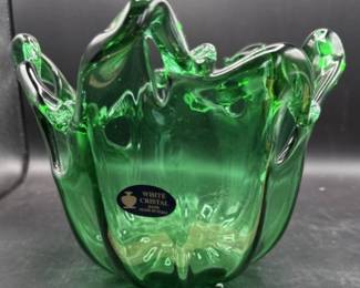 White Cristal vase. HiBid link: https://modestlambestatesales.hibid.com/