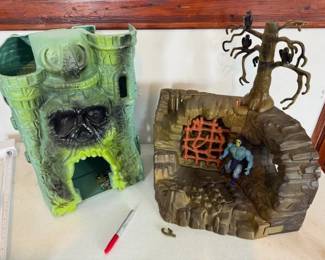 MOTUT. Grayskull castle. Fright Zone. HiBid link: https://modestlambestatesales.hibid.com/