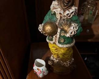 Another fun clown statue. HiBid link: https://modestlambestatesales.hibid.com/