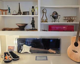 Guitar, Decor