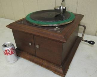 Victor Talking Machine - Plays!