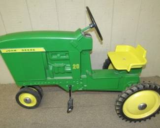 Ertl John Deere 20 Pedal Tractor