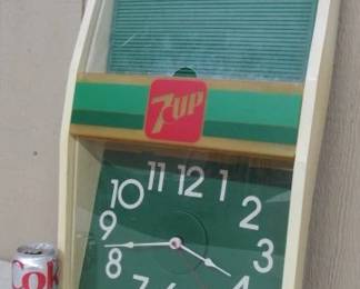 1984 - 7 up Clock w/Menu Board - Lights Up & Runs