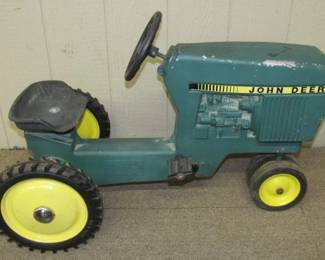 Ertl John Deere Pedal Tractor
