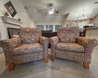Pair of La-Z-Boys recliners 