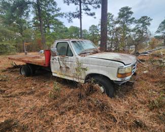 f350 gas flatbed parts truck no title or key,good bed