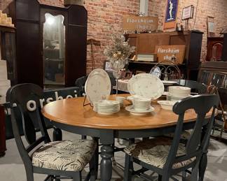 SHABBY CHIC TABLE AND CHAIRS