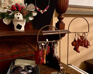 WESTERN MOTIF KEYCHAINS