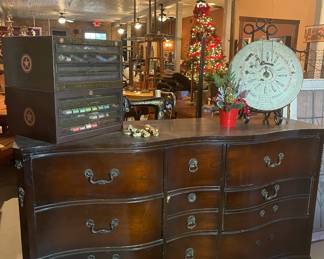 ANTIQUE DRESSER