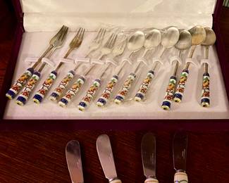 SERVING FLATWARE
