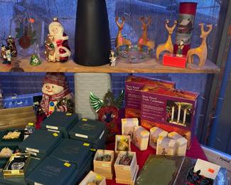 CHRISTMAS DECOR, VINTAGE SANTA MUGS