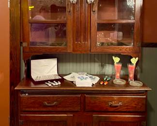 ANTIQUE CHINA CABINET/HUTCH