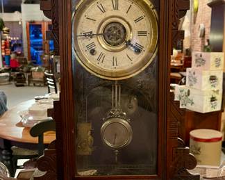 ANTIQUE MANTLE CLOCK