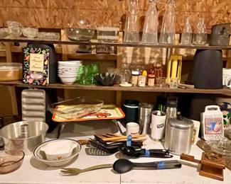 GLASSWARE, BAKING PANS