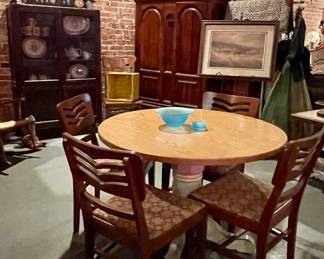 PEDESTAL TABLE, SET OF FOUR CHAIRS