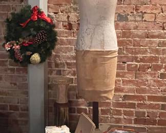 VINTAGE MANNEQUIN, SEWING NOTIONS