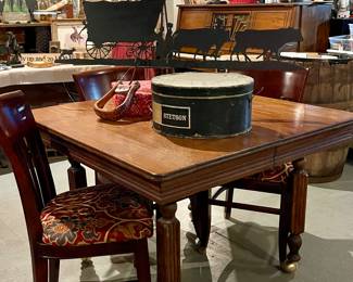 ANTIQUE DINING TABLE, VINTAGE STETSON HAT BOXES