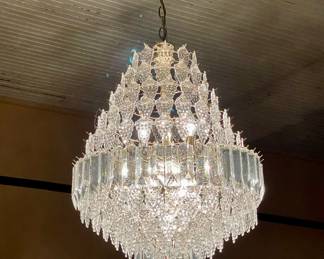 VINTAGE GRAPE CLUSTER WEDDING CAKE CHANDELIER TIERED LUCITE