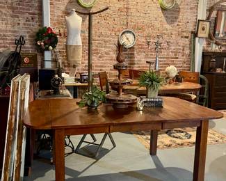 SOLID WOOD DINING TABLE