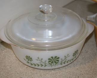 McKee Green Daisy Casserole Dish