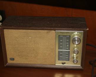 Vintage Realistic MTA-7 Table-Top Radio