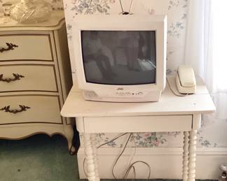 Antique twist one drawer stand , JVC tvs 