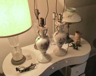 Lots of vintage lamps