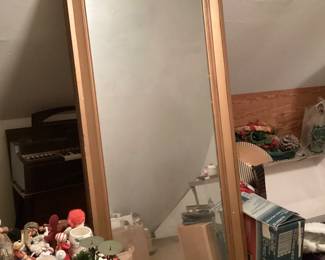 Lots of vintage mirrors 