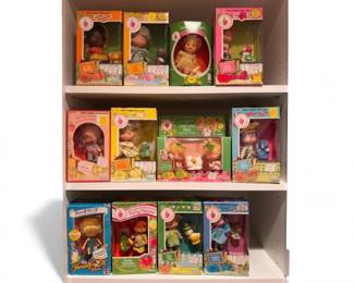 247 VintageStrawberryShortcakeHerselftheElfBoxedDollCollection
