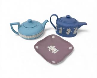 14 WedgwoodEnglandJasperwareTrioTwoTeapotsTrinketDish