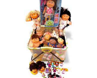 195 CabbagePatchKidsDollswBasketMiniFiguresAccessories