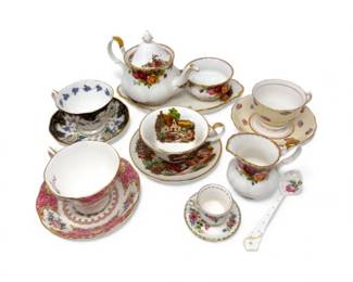 216 VintageEnglishBoneChinaTeaCupCollectionOldCountryRosesSet