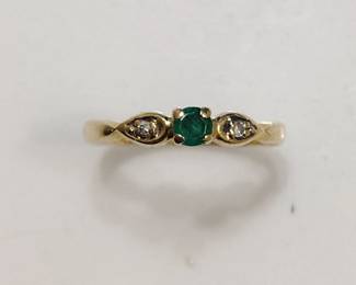 Gold and emerald ring
