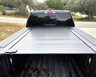 Retractable bed cover