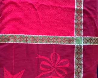 French Linens Holiday Tablecloth And 12 Napkins