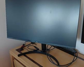 LG 25 Corner To Corner Monitor