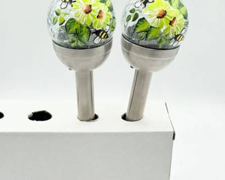 46 JudysHandPaintedDaisyBeesSolarLightsArlingtonArtist