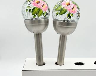 32 JudysHandPaintedDaisyBeesSolarLightArlingtonArtist