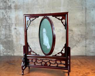 This lot features a vintage Chinese double-sided silk embroidery table screen featuring a a cat on each side, housed in a carved wooden display stand. This piece measures, 17” H x 13” W x 5” D.
