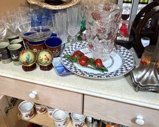 I assorted kitchenware and knickknacks