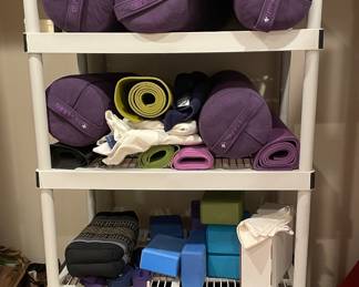 Yoga mats & bricks