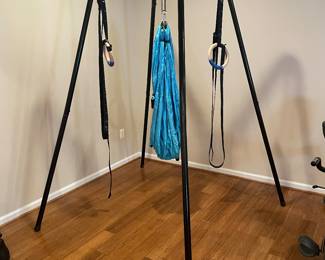 Aerial yoga 